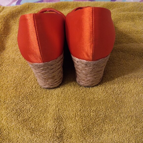 Women shoes - Picture 2 of 3